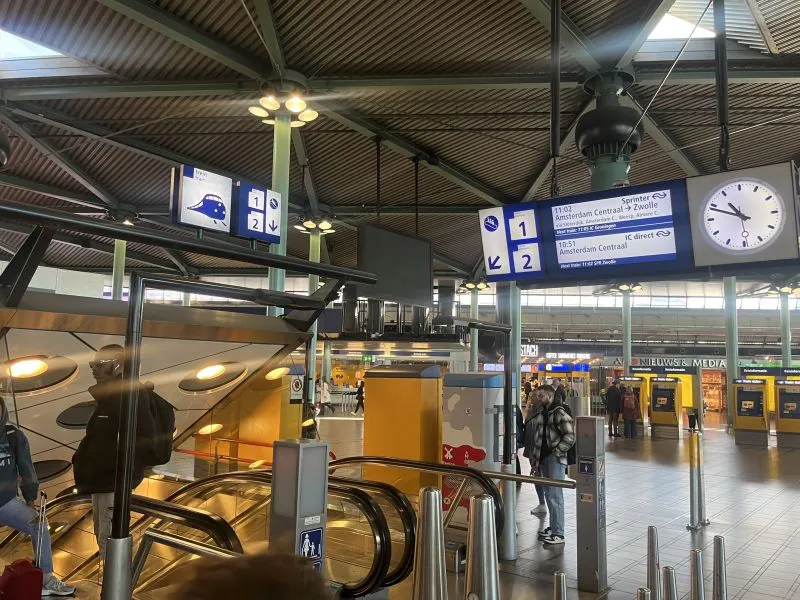 Bahnhof Flughafen Amsterdam