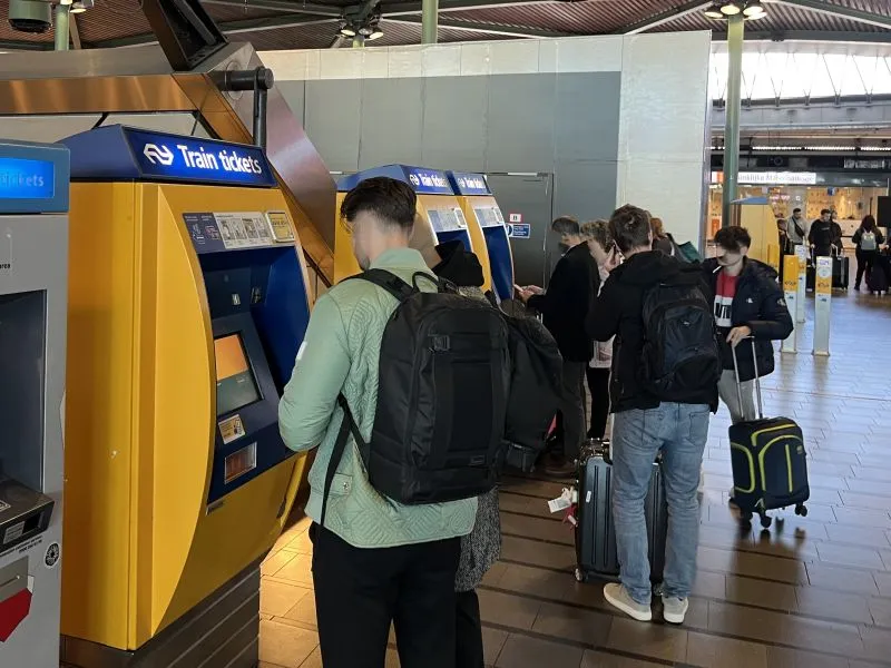 Fahrscheinautomaten Bahnticket Flughafen Amsterdam